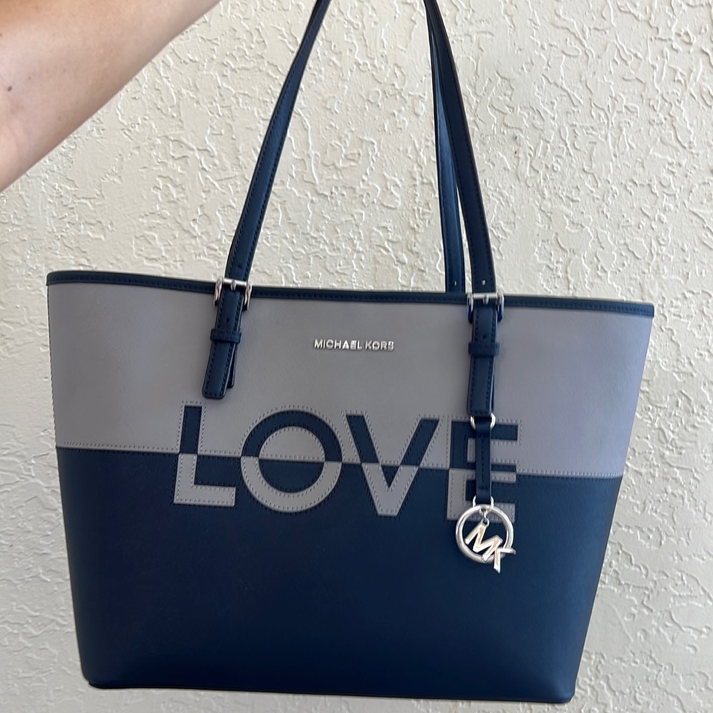 LIKE NEW Michael Kors Shoulder Bag Purse